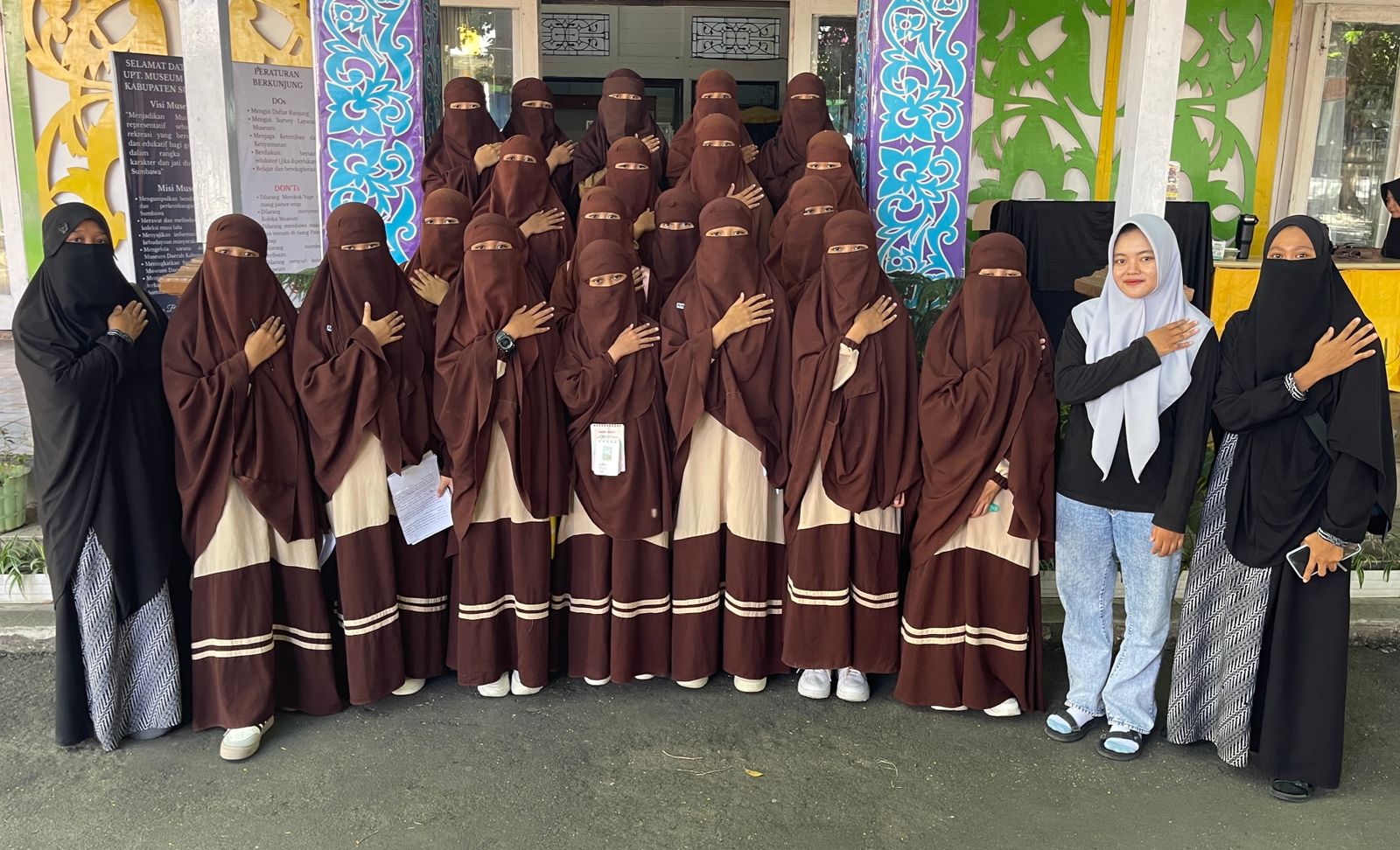 Dalam Meningkatkan Pemahaman Warisan Budaya : SMP Putri Khodijah Sumbawa Berkunjung ke  UPT Museum Kabupaten Sumbawa